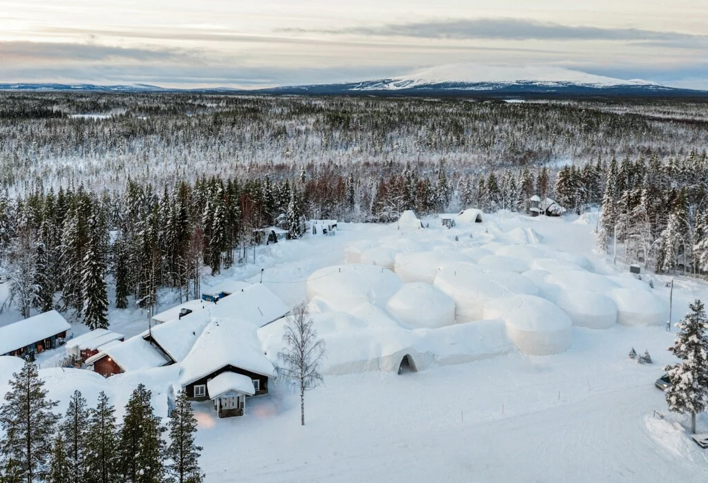 A carved snow vault curving over a corridor with no window - SnowVillage Ylläs, Ylläs, Finland
